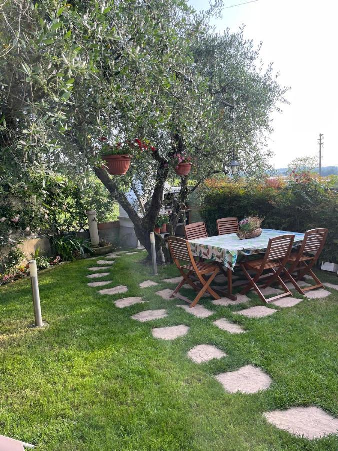 Casa Vacanze Collina Del Lago Pastrengo Bagian luar foto